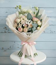 Букет цветов из:  Розы и Лизиантусы в Локоть
