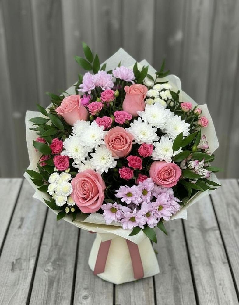 Букет цветов из: Альстромерии, Гвоздики, Розы и Хризантемы в Локоть