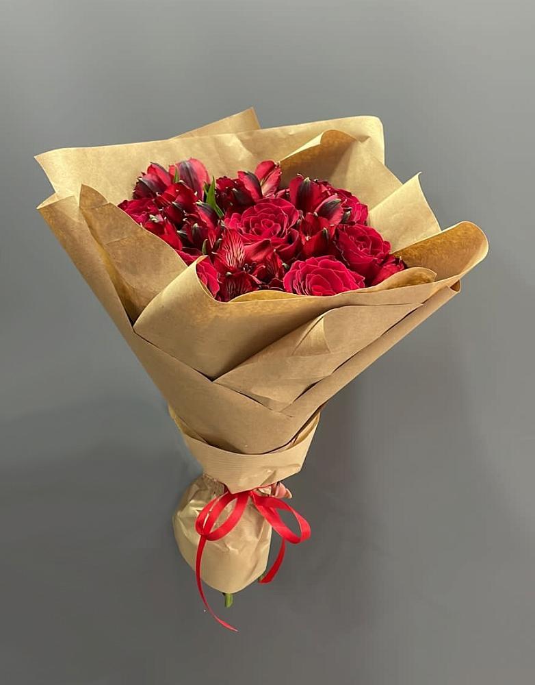 Букет цветов из: Альстромерии и Розы в Локоть