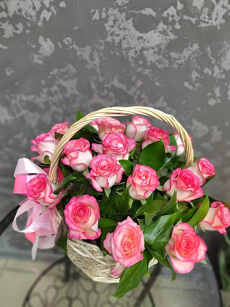 Цветочная композиция из Розы в корзине в Локоть