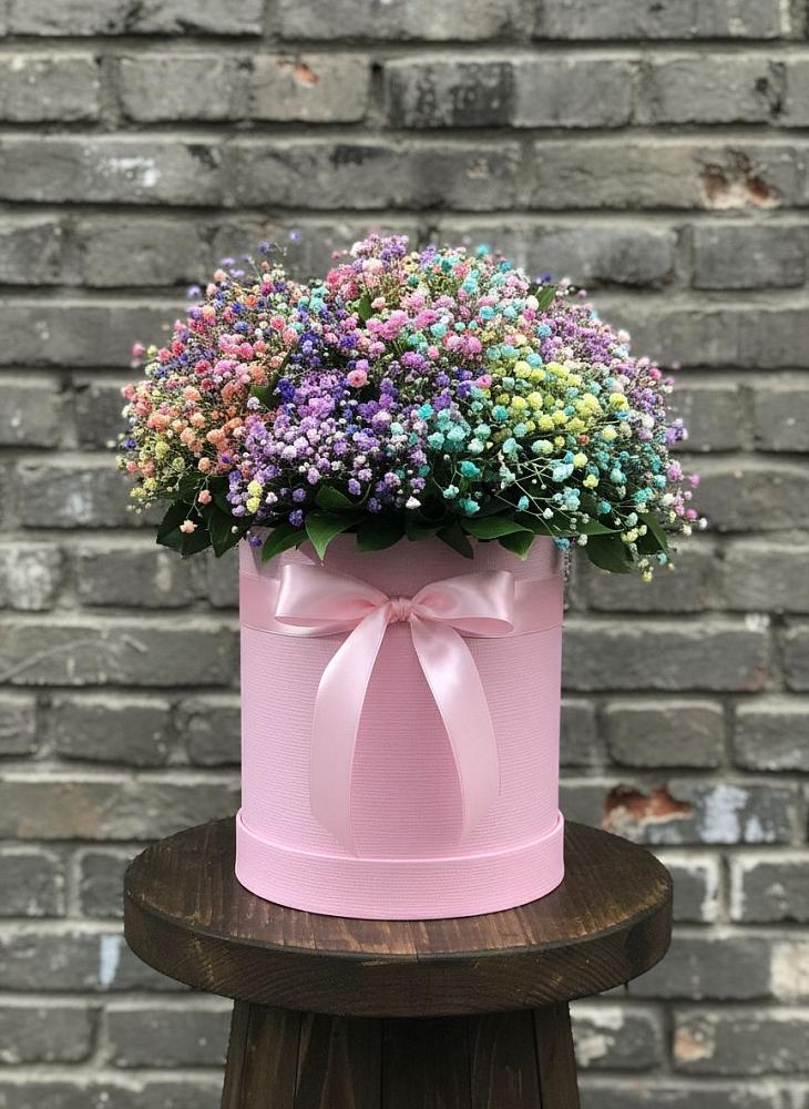 Цветочная композиция из Гипсофила и Розы в шляпной коробке в Локоть