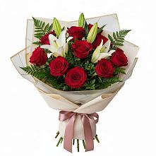 Букет цветов из:  Лилии и Розы в Локоть