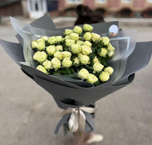 Букет Белые кустовые розы Солинеро в Локоть