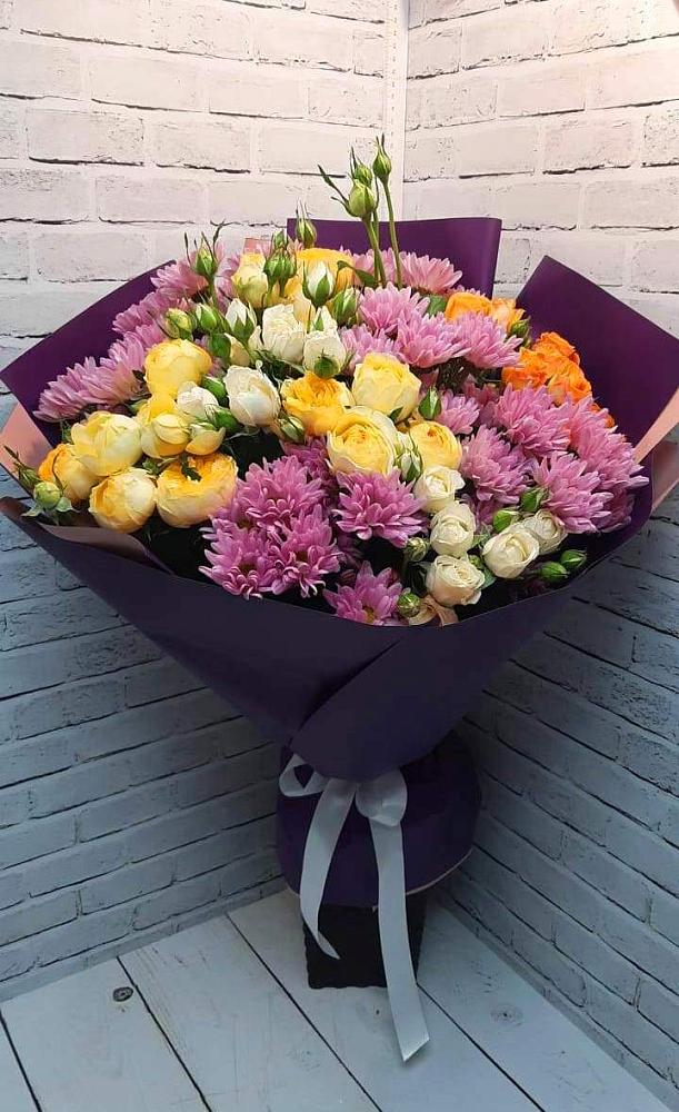 Букет цветов из: Хризантемы и Розы в Локоть