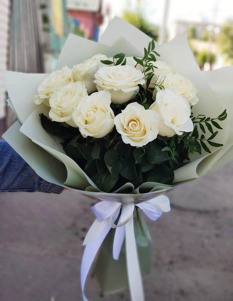 Букет Белые розы Проуд в Локоть
