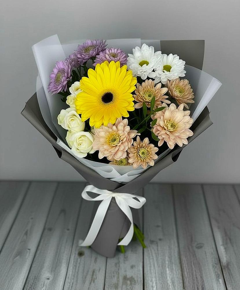 Букет цветов из: Розы, Герберы и Хризантемы в Локоть