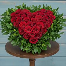 Цветочная композиция из Розы в виде сердца в Локоть