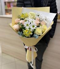 Букет цветов из:  Альстромерии, Розы и Хризантемы в Локоть