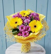 Букет цветов из:  Хризантемы и Герберы #REPLACE_PRED# Локоть