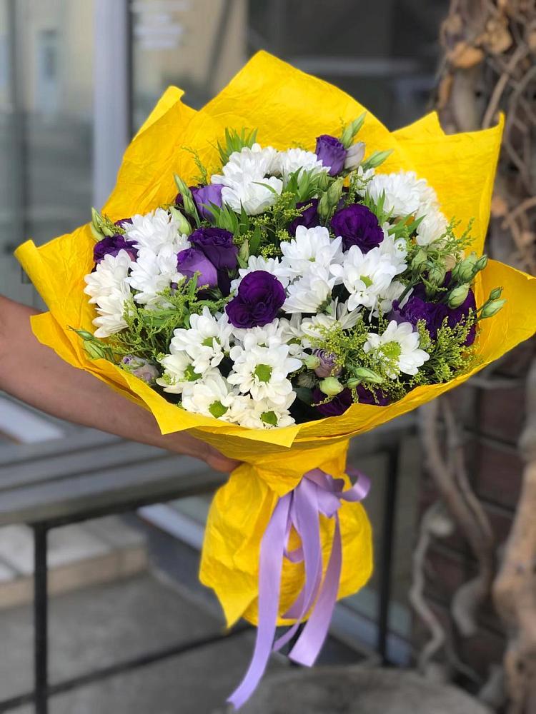 Букет цветов из: Ирисы, Хризантемы и Ромашки в Локоть
