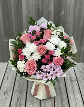Букет цветов из:  Альстромерии, Гвоздики, Розы и Хризантемы в Локоть