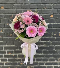 Букет цветов из:  Герберы и Хризантемы #REPLACE_PRED# Локоть