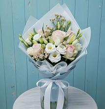 Букет цветов из:  Розы и Лизиантусы в Локоть