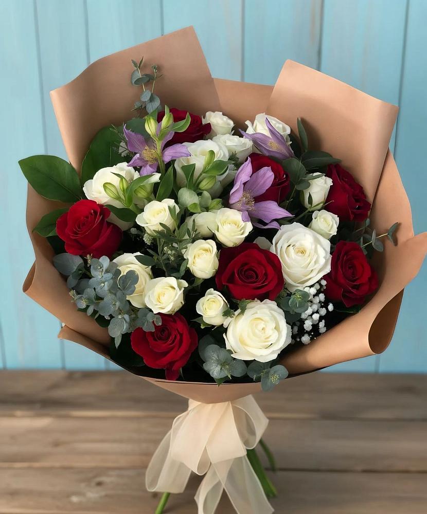 Букет цветов из: Розы и Альстромерии в Локоть