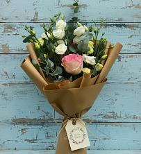 Букет цветов из:  Розы и Лизиантусы в Локоть