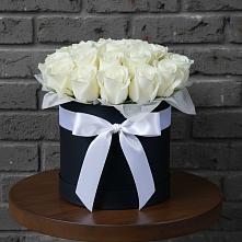 Цветочная композиция из Розы в шляпной коробке в Локоть